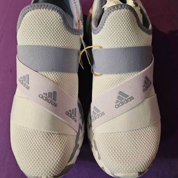 Adidas slip ons - Picture 1 of 5